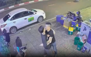 Video ghi lại cảnh t:ương t:ác, lấy cả xe đè lên người, hiện chưa được giải quyết (năm 2024)