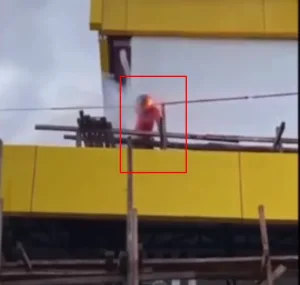 Anh thợ sơn bị điện giật ch/áy kh:ét lẹ:t luôn