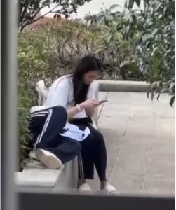 Hình ảnh tình yêu tuổi học trò thật đẹp, thật là trong sáng