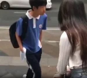 Làm cái gì kh::o” coi vậy bà chị