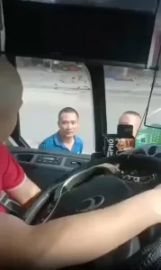 Anh em 15F xe khách Kết Đoàn Hải Phòng – Hà Giang tìm bố trên đường