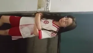 Cho vợ đi làm công ty, xa nhau có 1 tháng thôi thì anh chồng phát hiện vợ dắt người yêu về phòng ngủ trên chính chiếc giường của 2 vợ chồng