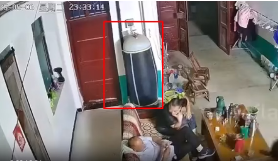 Mọi người cẩn thận với bình lọc nước nha.