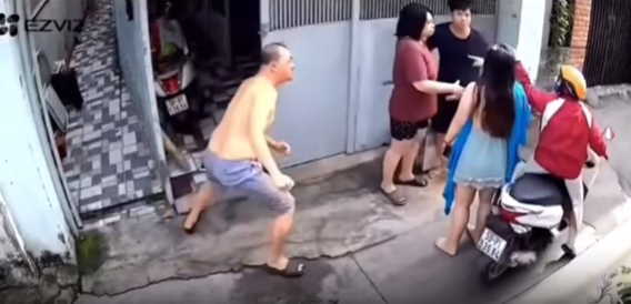 Hàng xóm hỗn chiến – kiểu tối lửa tắt đèn gì có nhau hết :))