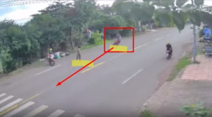 TNGT Vũng Tàu: qua đường bị xe máy toong